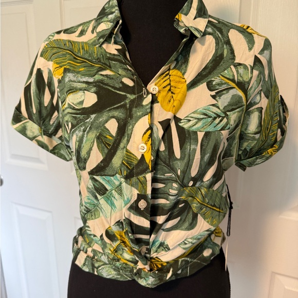 Sunburnt kiss green pattern top - Picture 2 of 8